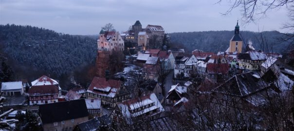 Blicke auf die winterliche Burg Hohnstein